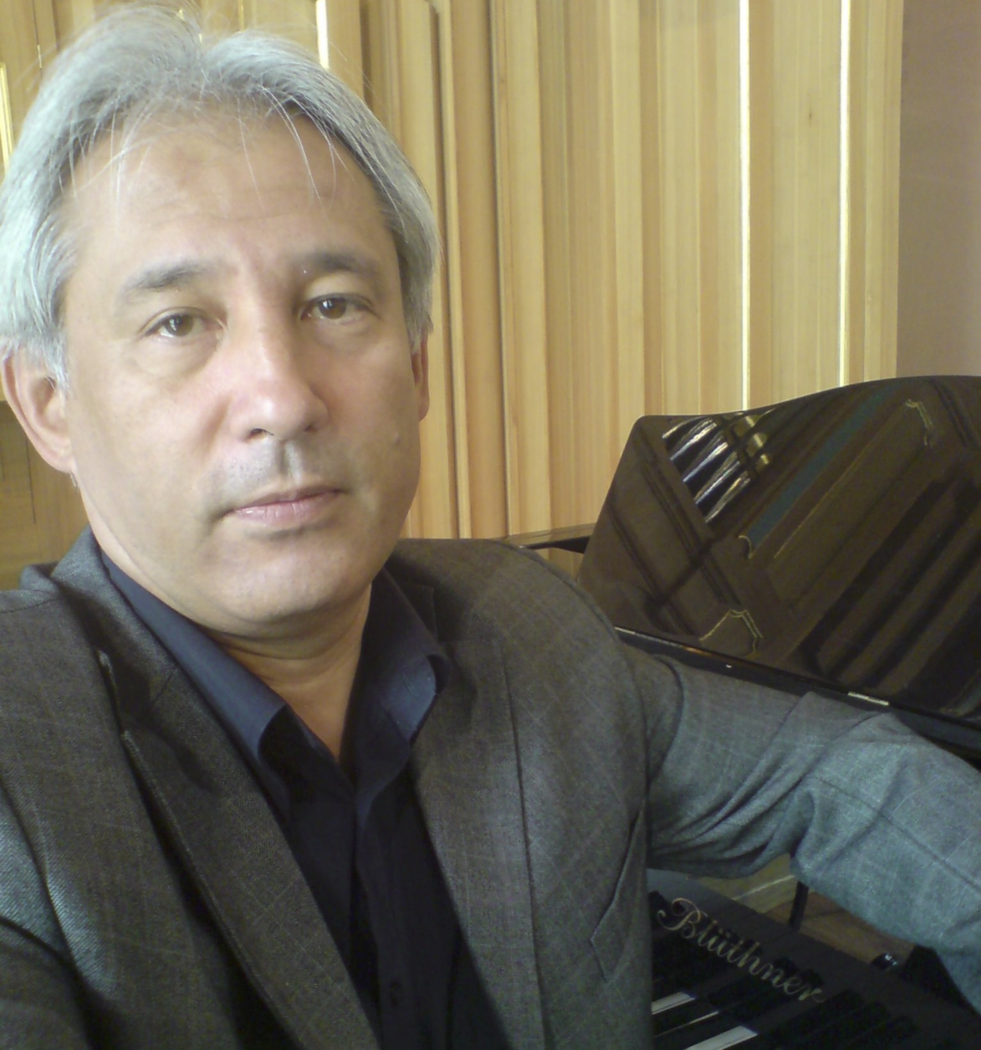 Read more about the article Performing Ligeti’s “Hungarian Rock” on a piano.